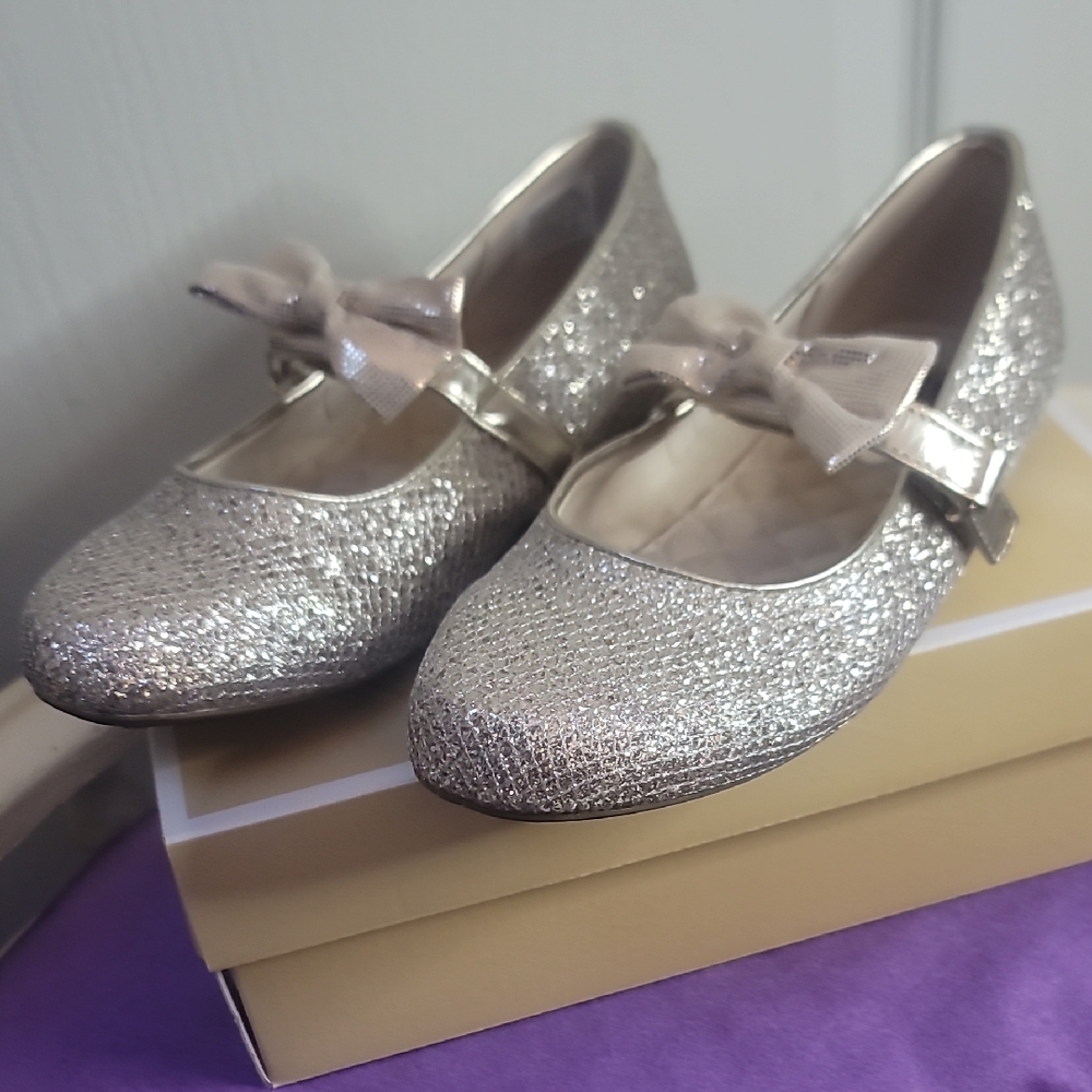 MICHAEL Michael Kors Glittery Silver Dress Shoes for Kids